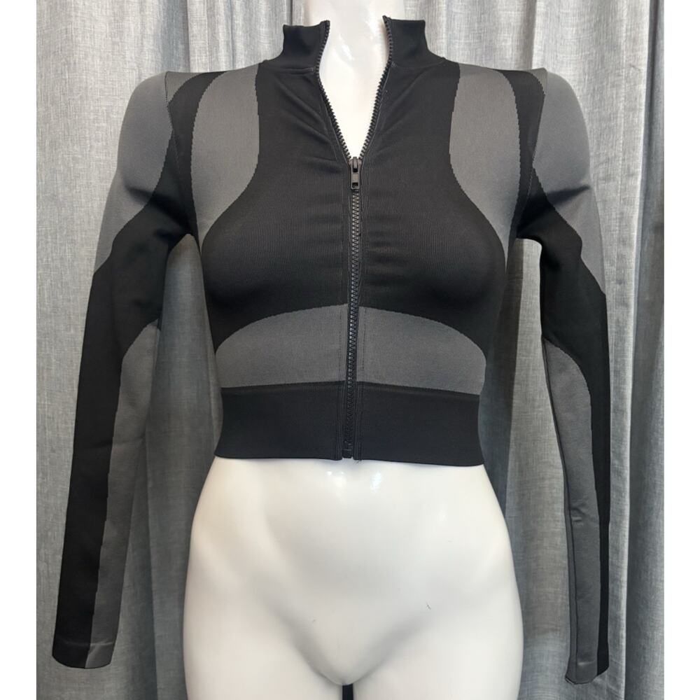 PrettyLittleThing Black and Gray Crop Top